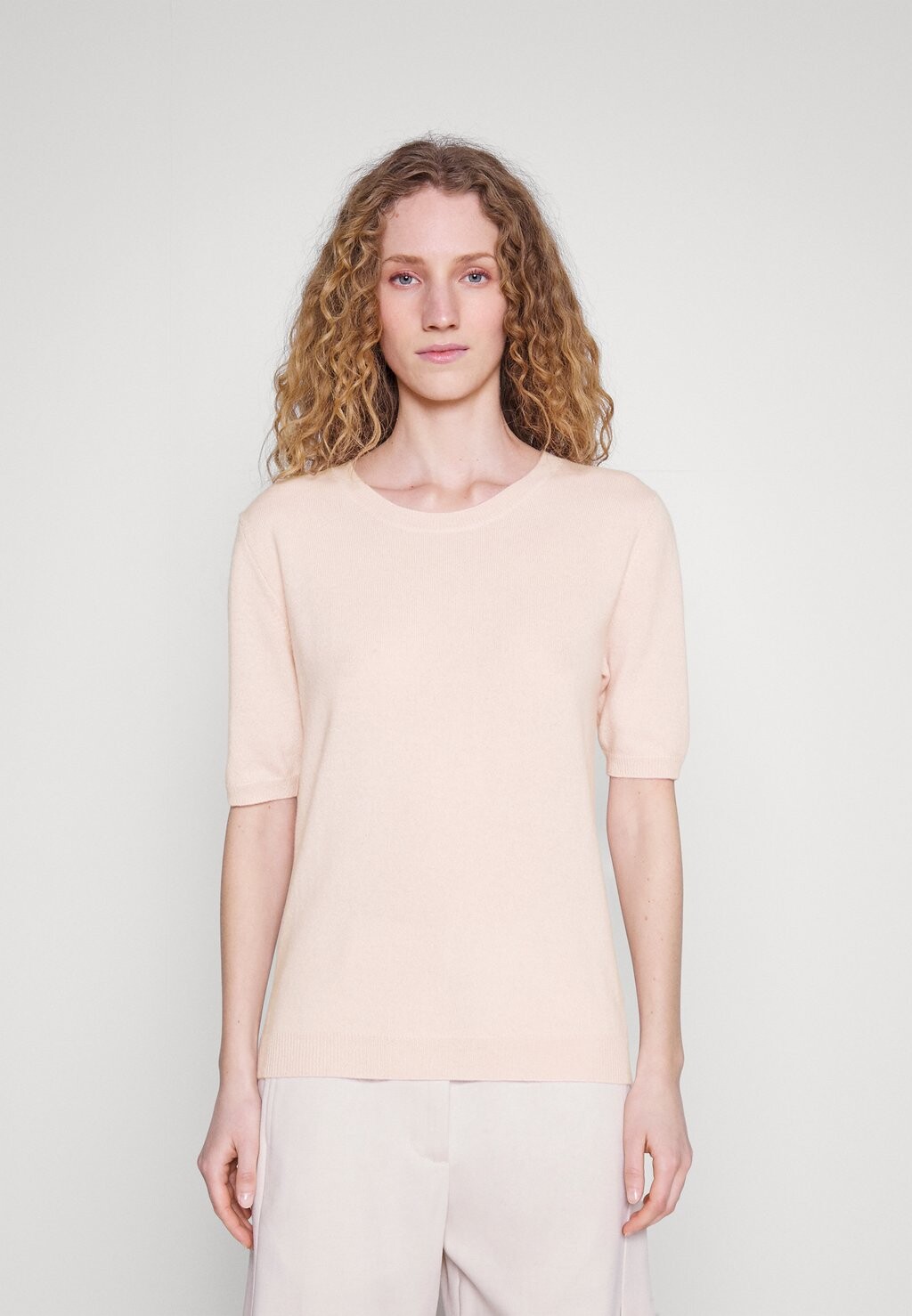 

Базовая футболка Davida Cashmere, светло-розовый