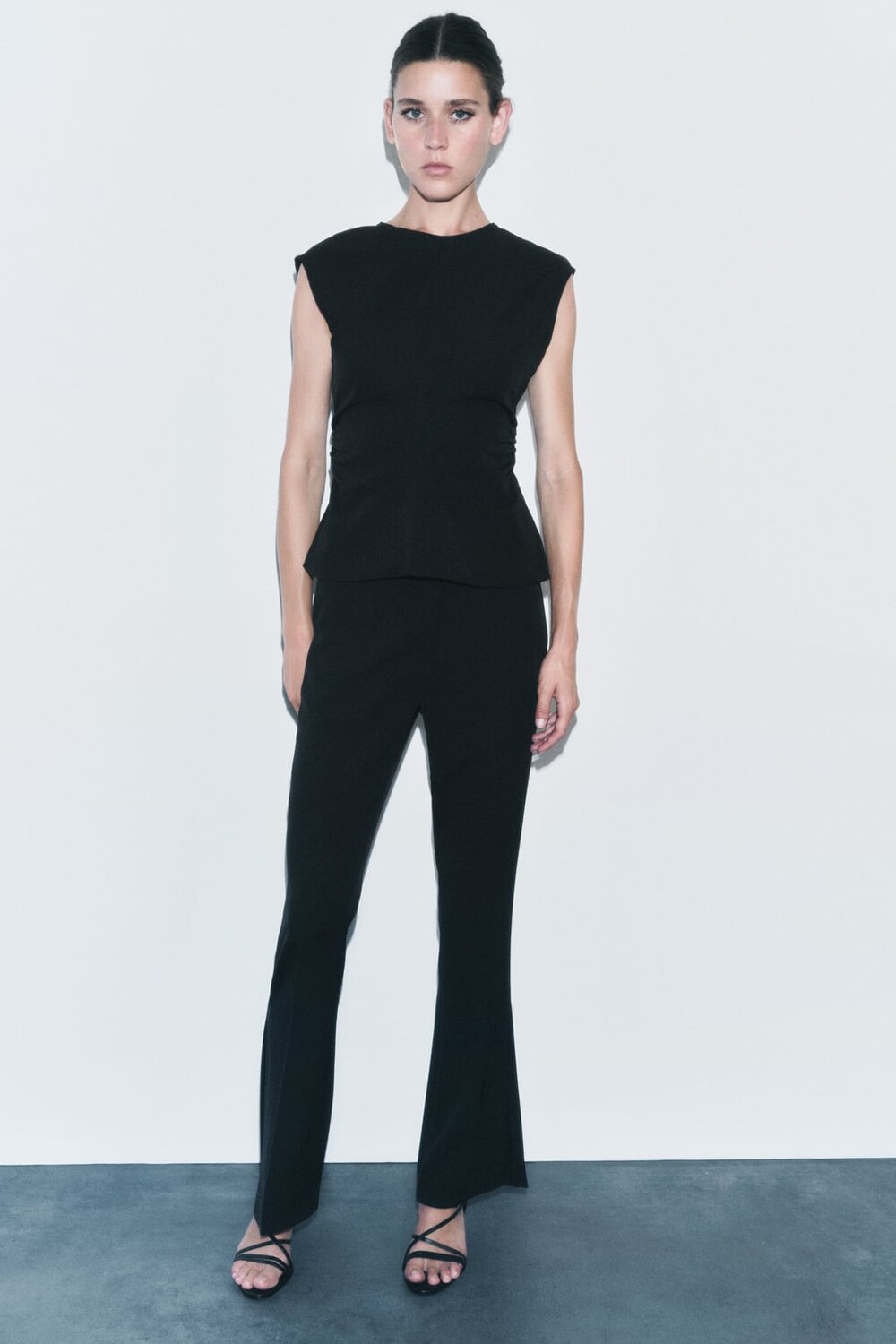 

Топ с боковой сборкой ZARA, черный