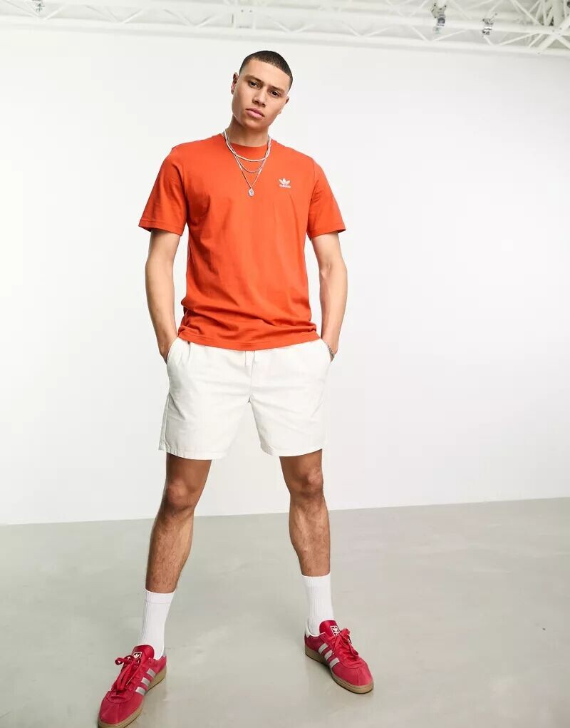 

Красная базовая футболка с логотипом трилистника adidas Originals Trefoil Essentials Essentials