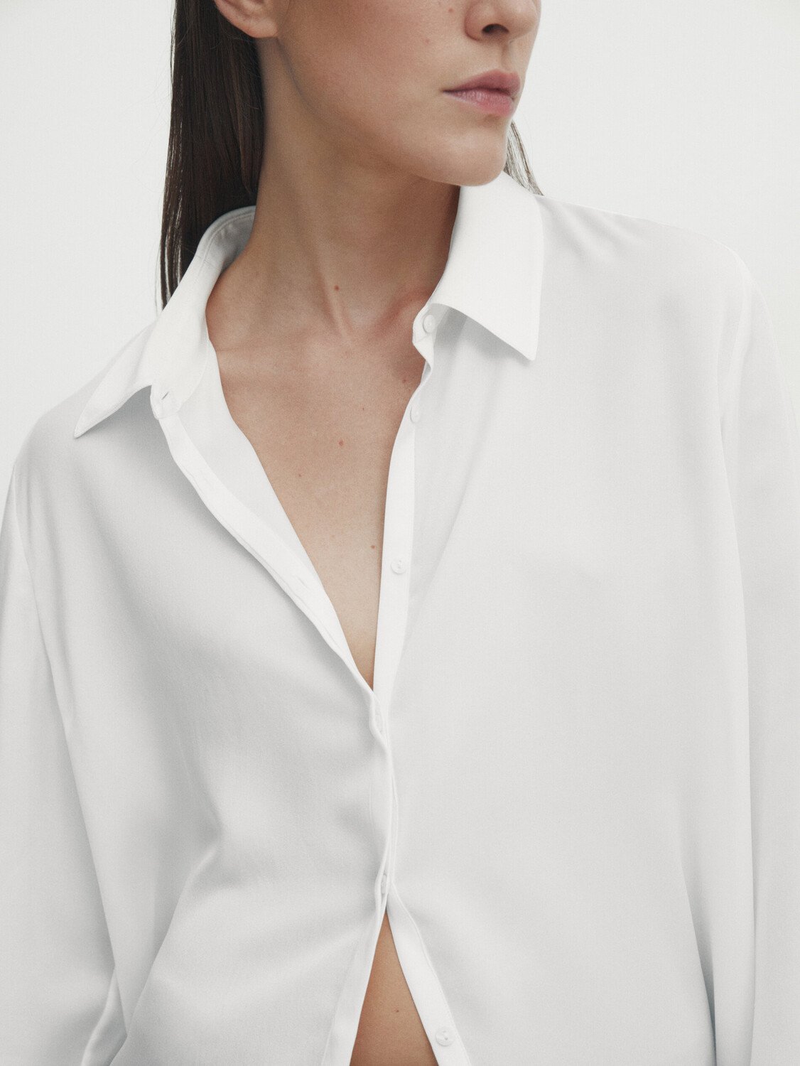 

Рубашка из струящего шелка со скрытой планкой Massimo Dutti, белый