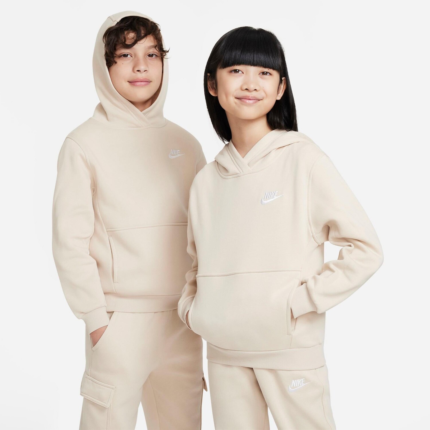 

Детский флисовый пуловер с капюшоном Nike Sportswear Club, белый