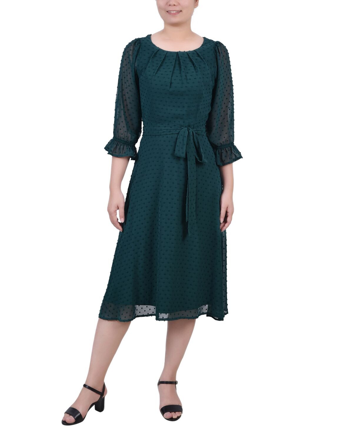 

Миниатюрное платье в швейцарский горошек с поясом NY Collection