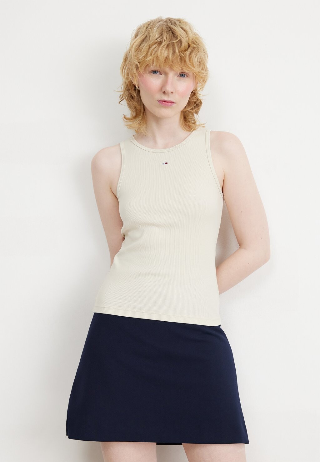 

Топ ESSENTIAL TANK Tommy Jeans, бежевый