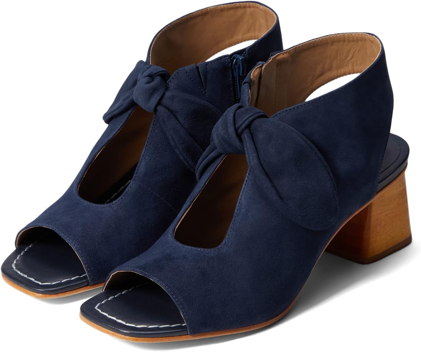 

Сандалии Bernardo Lizzie, цвет Navy Suede