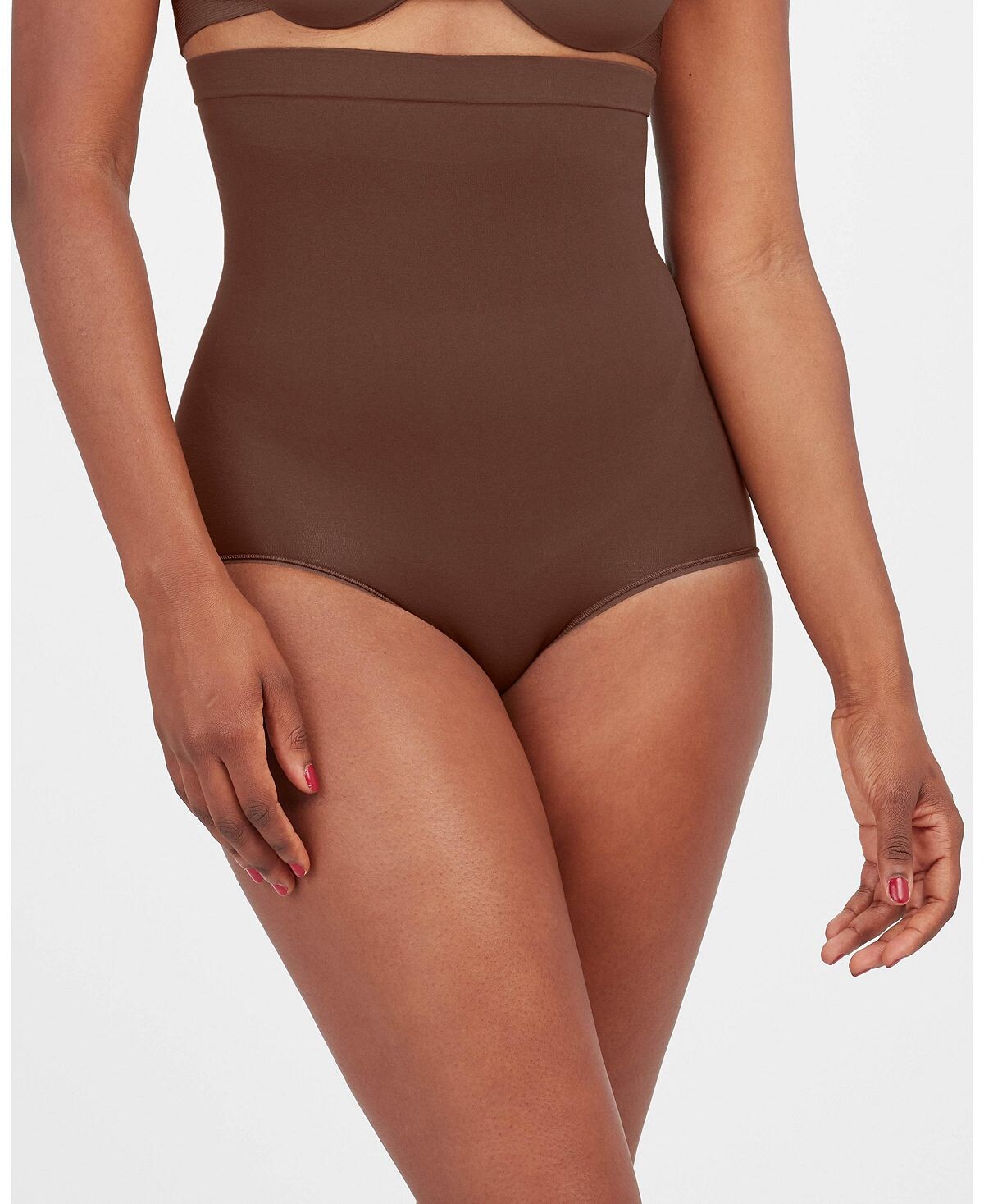 

Трусики High Power, также доступны в расширенных размерах. SPANX