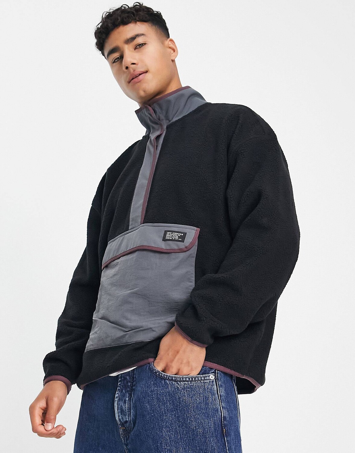 

Черный джемпер с цветными блоками Levi's