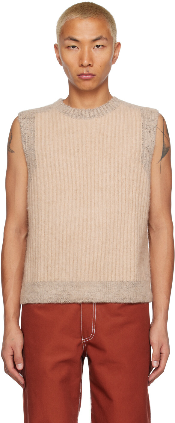 

Бежевый жилет поэта Eckhaus Latta