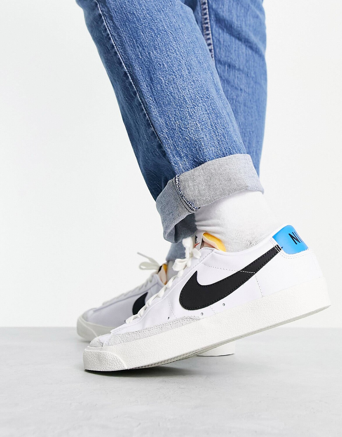 

Бело-черные низкие кроссовки Nike Blazer