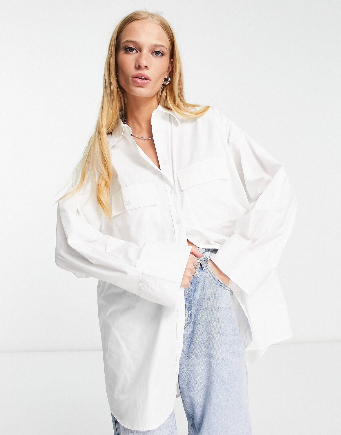 

Белая рубашка оверсайз с широкими манжетами ASOS DESIGN