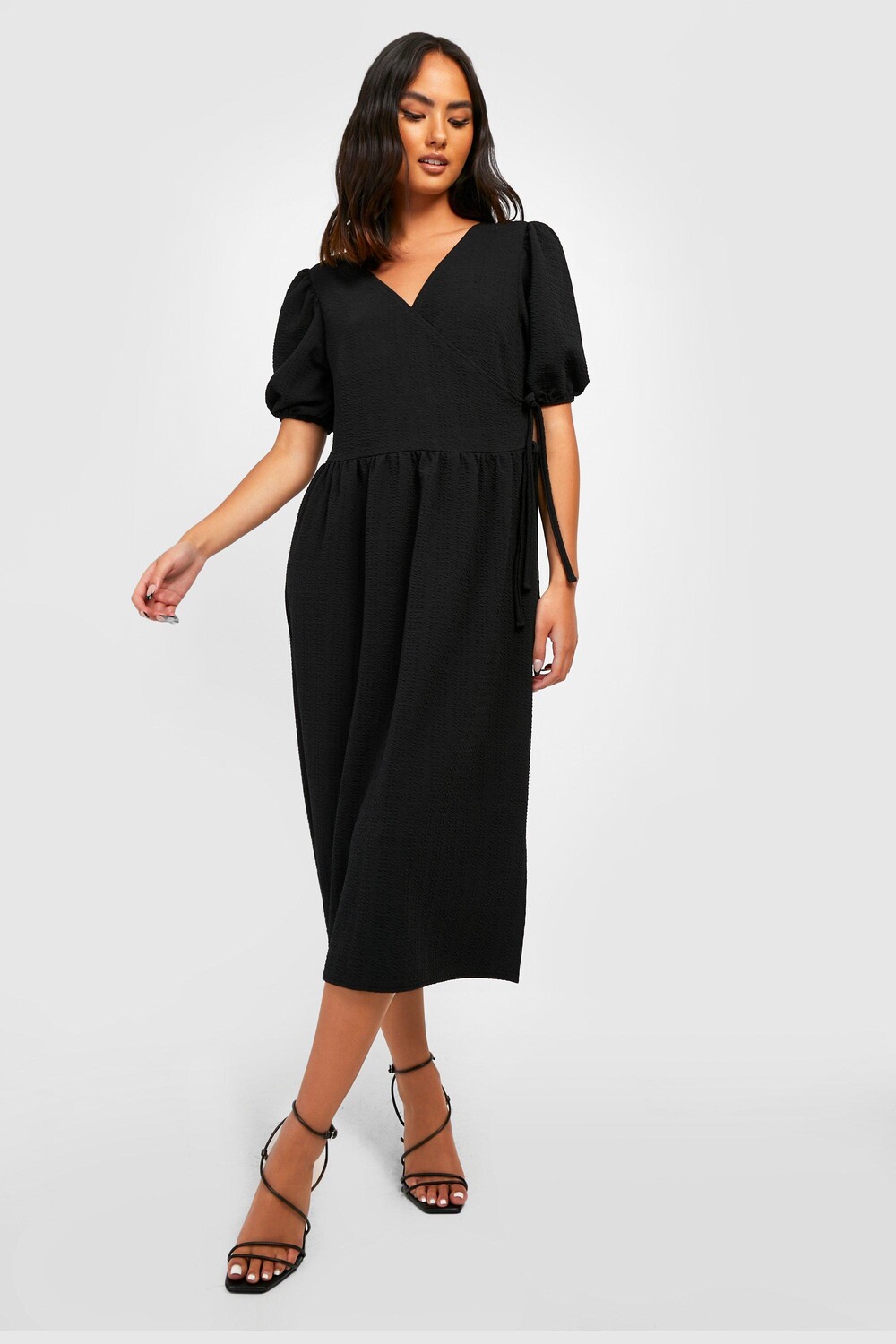 

Платье с бухными рукавами и запахом Boohoo, черный