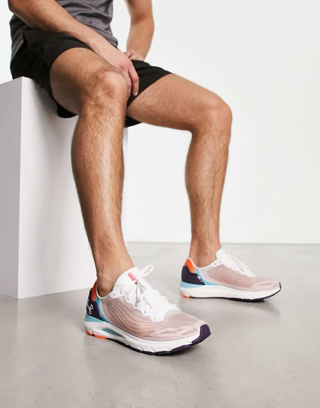 

Белые кроссовки Under Armour Running UA HOVR Sonic 6 BRZ