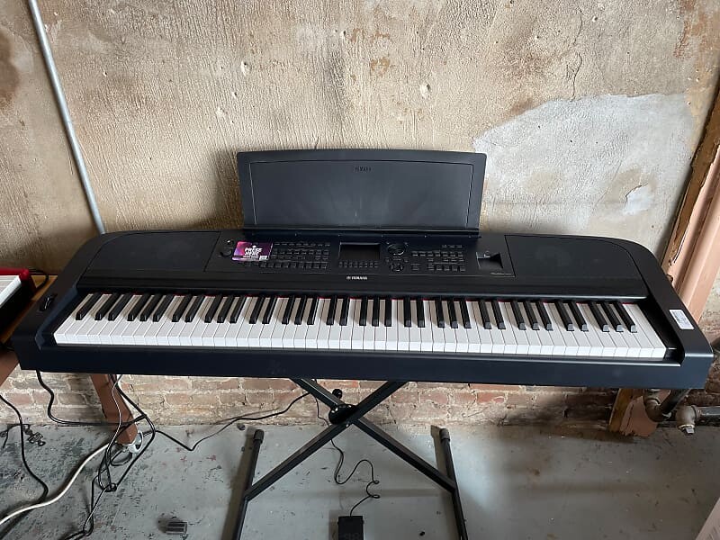 

Yamaha DGX670B 88-клавишный аранжировщик фортепиано - черный