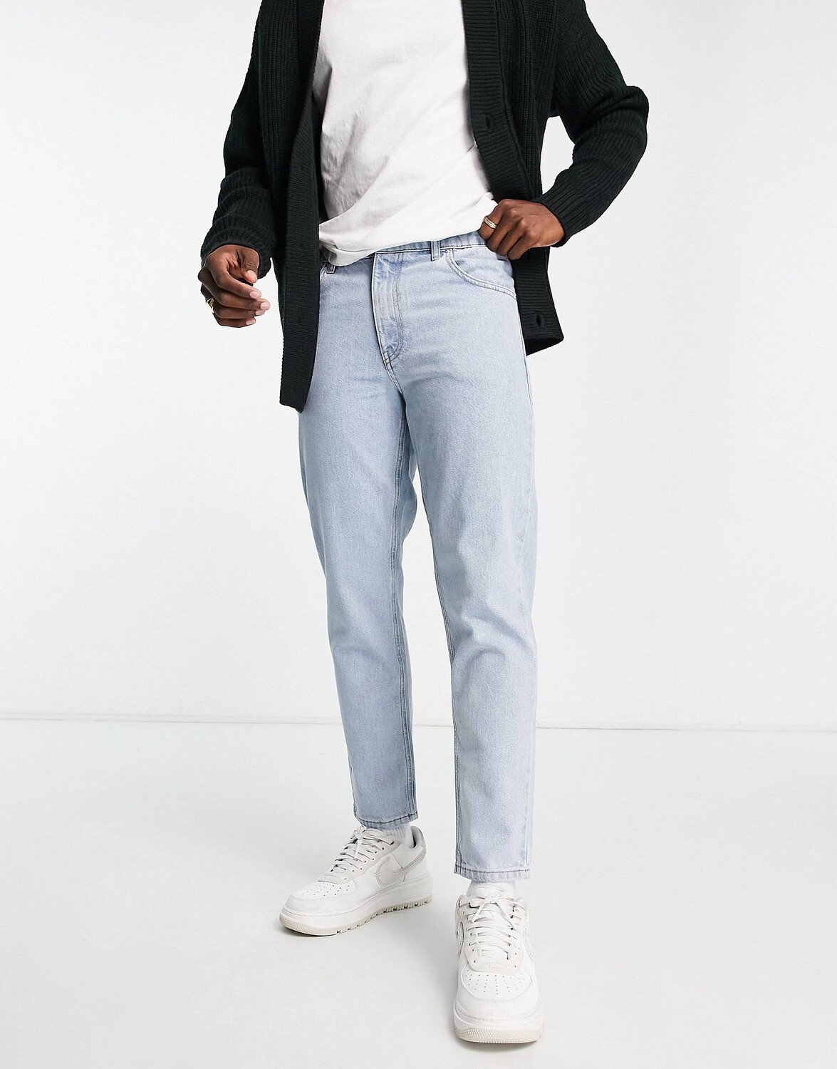 

Классические строгие джинсы светлого цвета с эластичной талией ASOS DESIGN