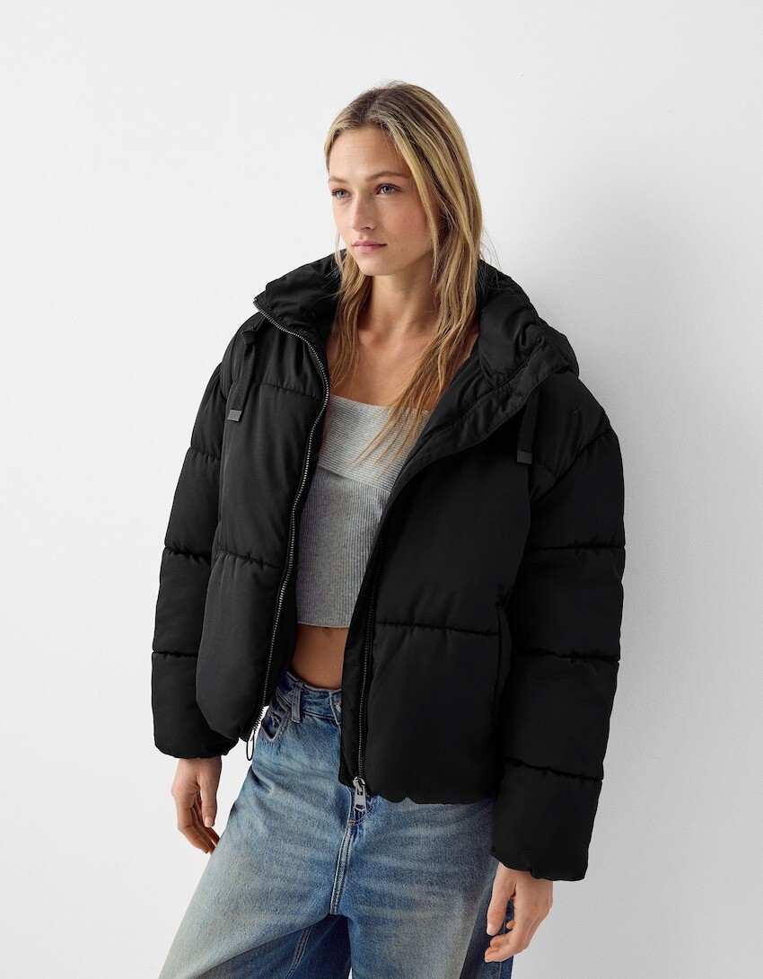 

Пуховик оверсайз с капюшоном Bershka, черный
