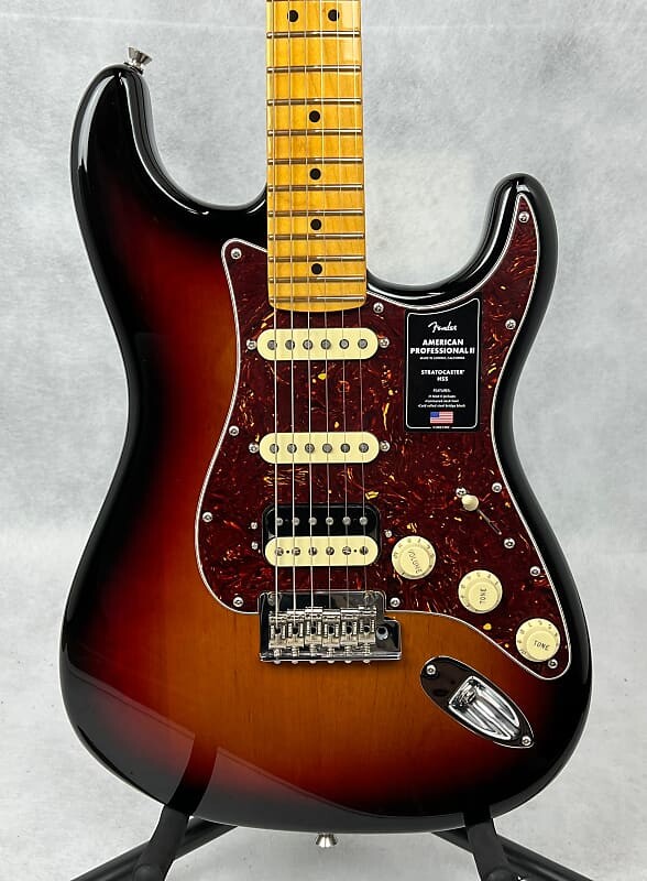 

Fender American Professional II Stratocaster HSS - 3 цвета Sunburst с кленовой накладкой