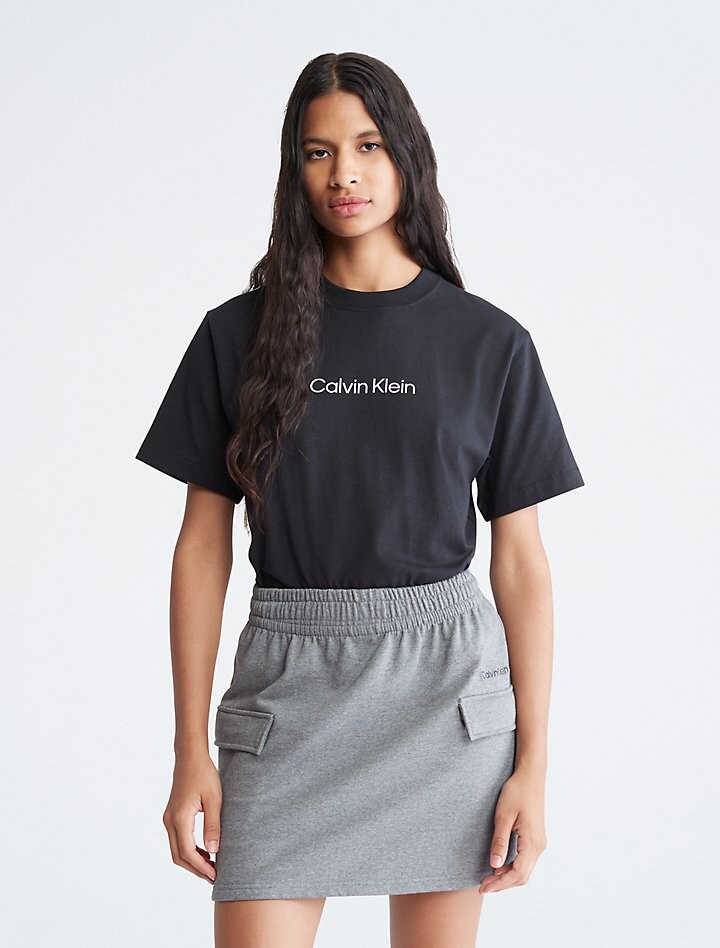 

Стандартная футболка свободного кроя с круглым вырезом и логотипом Calvin Klein, черный