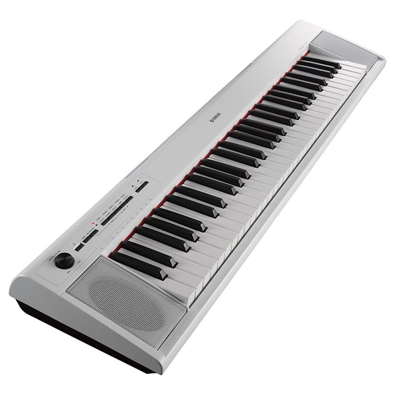 

Yamaha Piaggero NP12 61-клавишная портативная клавиатура с адаптером питания - белая