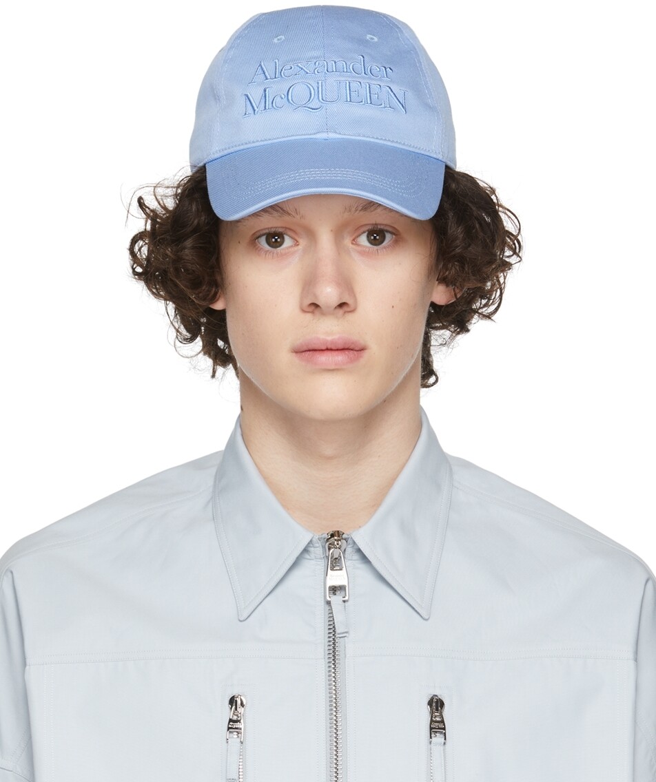 

Синяя фирменная бейсболка Alexander McQueen