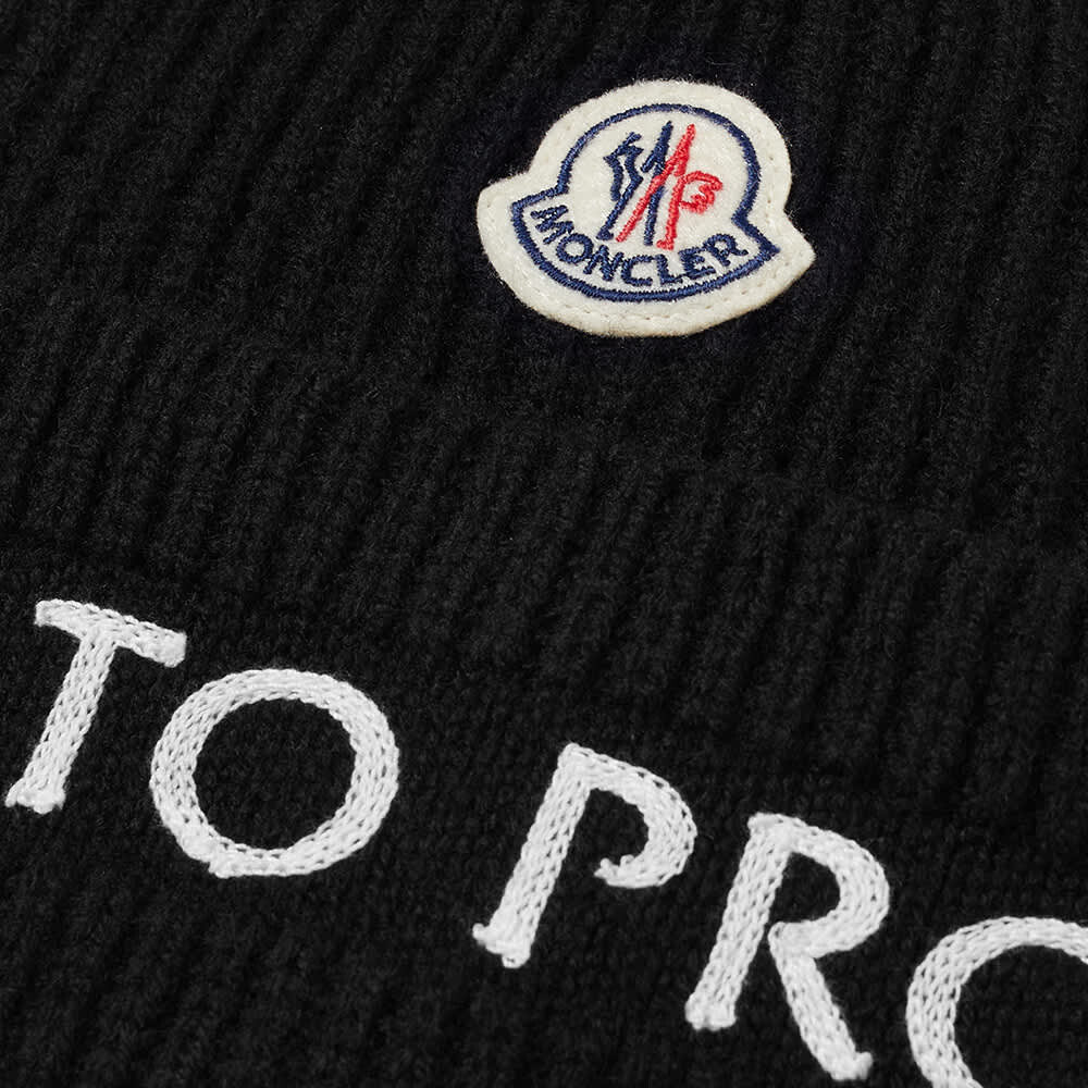 

Рожденный защищать шапочку Moncler