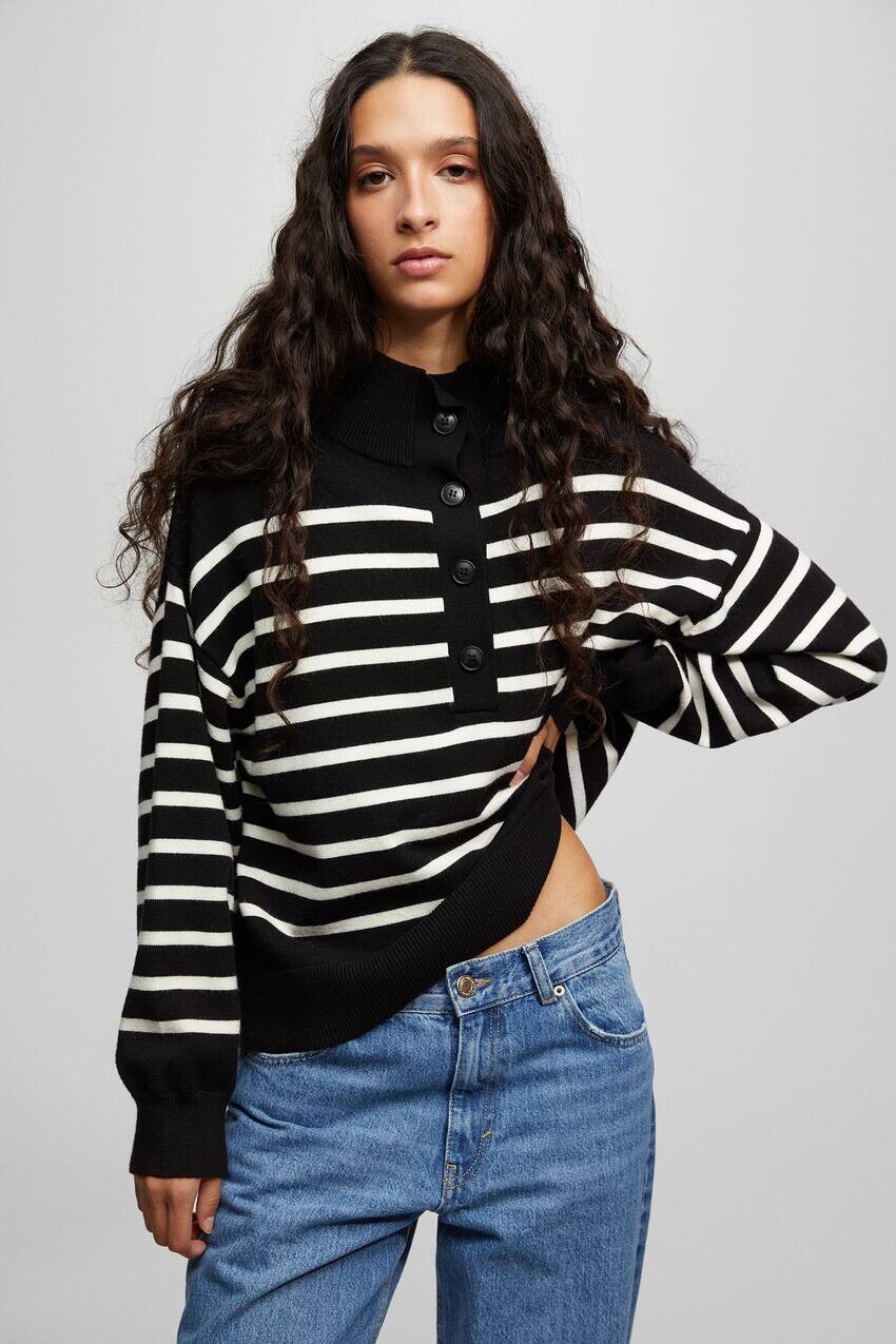 

Полосатый свитер с пуговицами Pull&Bear, черный