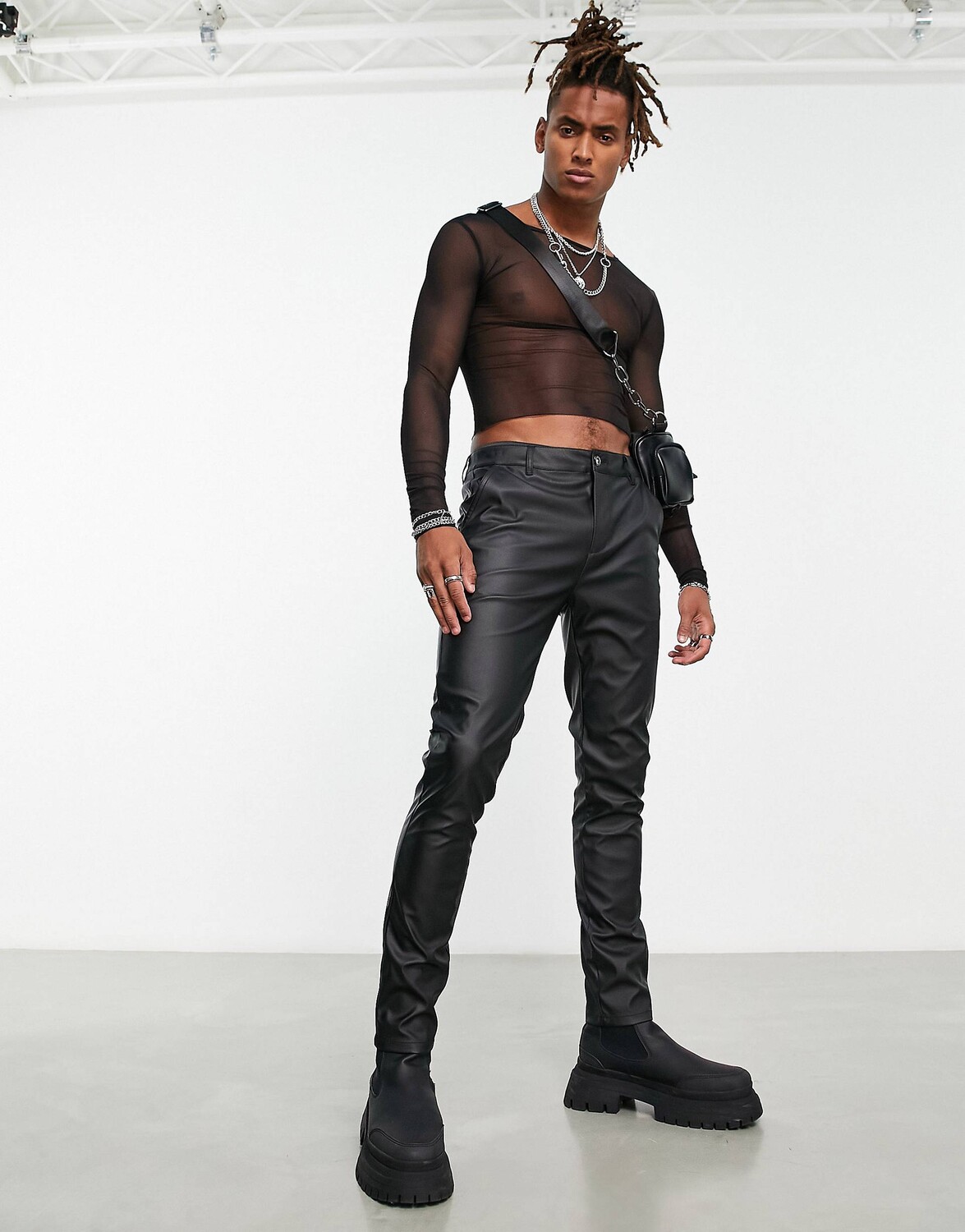

Брюки скинни из матовой искусственной кожи ASOS DESIGN