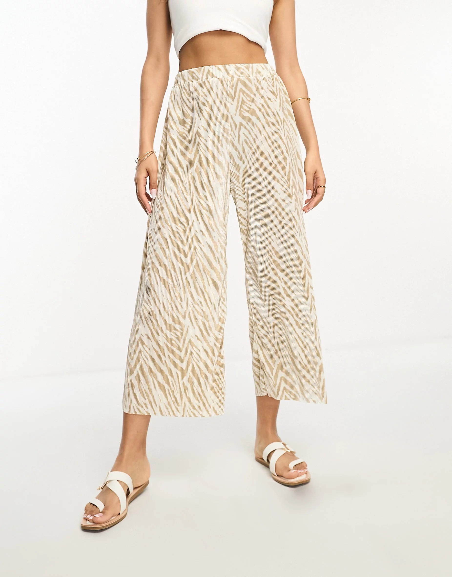 

Брюки Asos Design Petite Plisse Wide Leg Culottes In Khaki Animal, бежевый