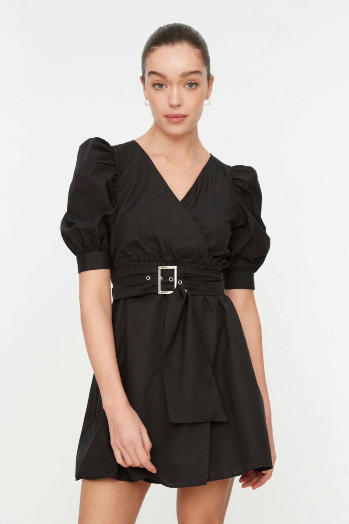 Платье Trendyol с поясом, черный платье trendyol с поясом черный
