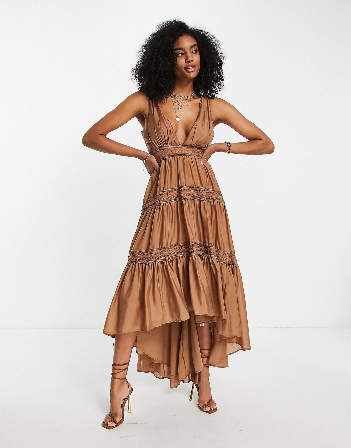 

Шоколадное платье миди с высоким подолом и вставками ASOS DESIGN