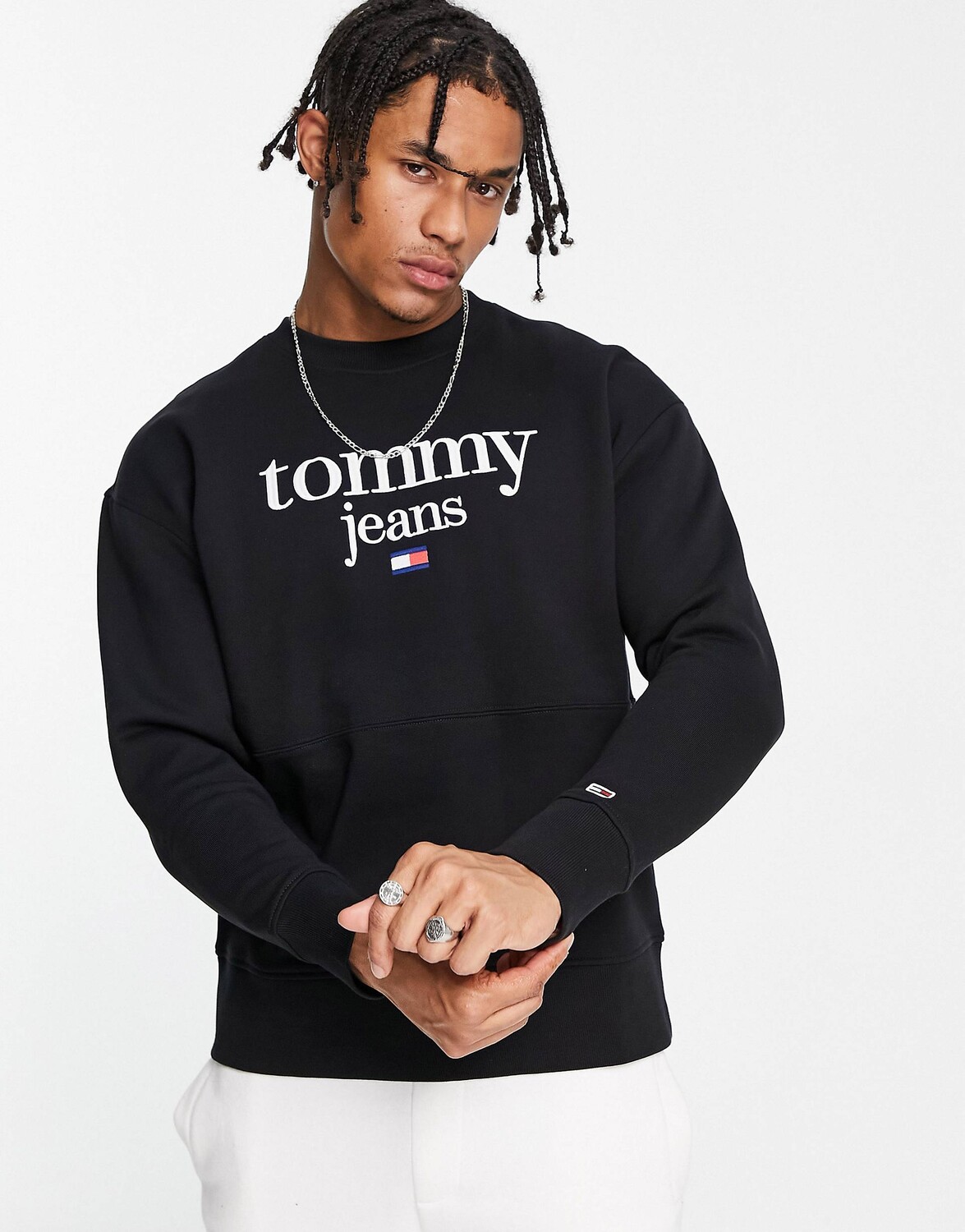 

Черный свитшот с логотипом Tommy Jeans modern corp