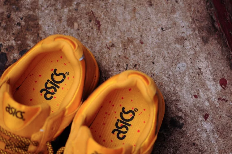 Yellow and black asics deals kill bill