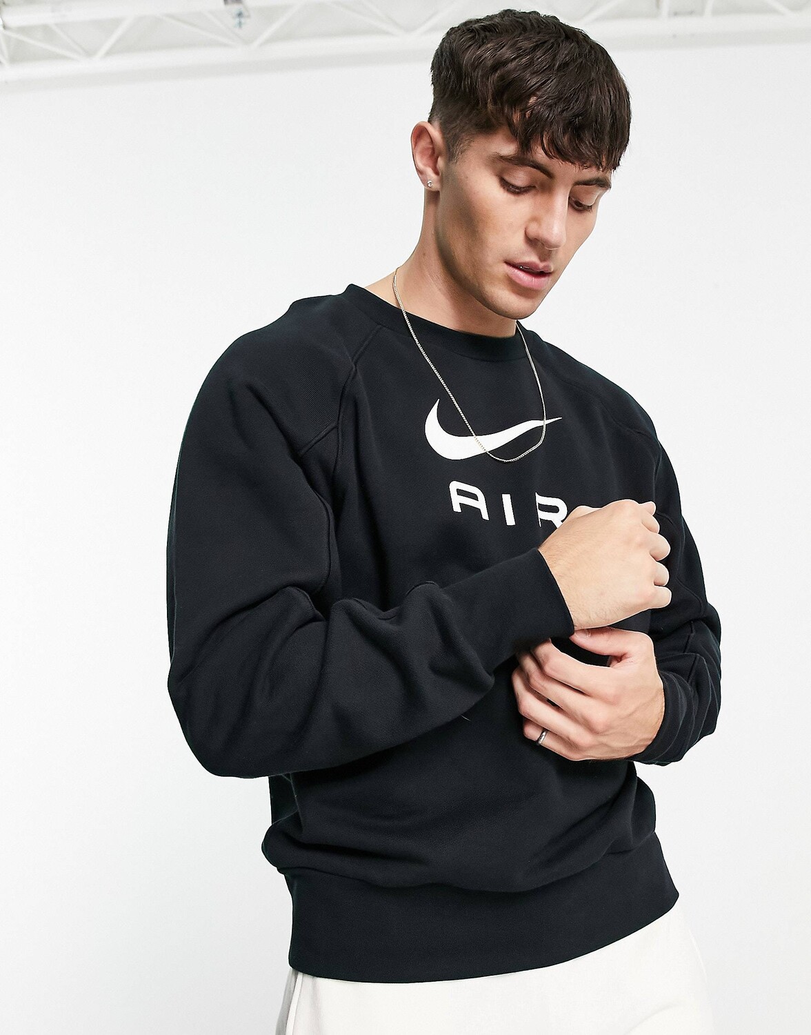 

Черно-белая толстовка с круглым вырезом Nike Air