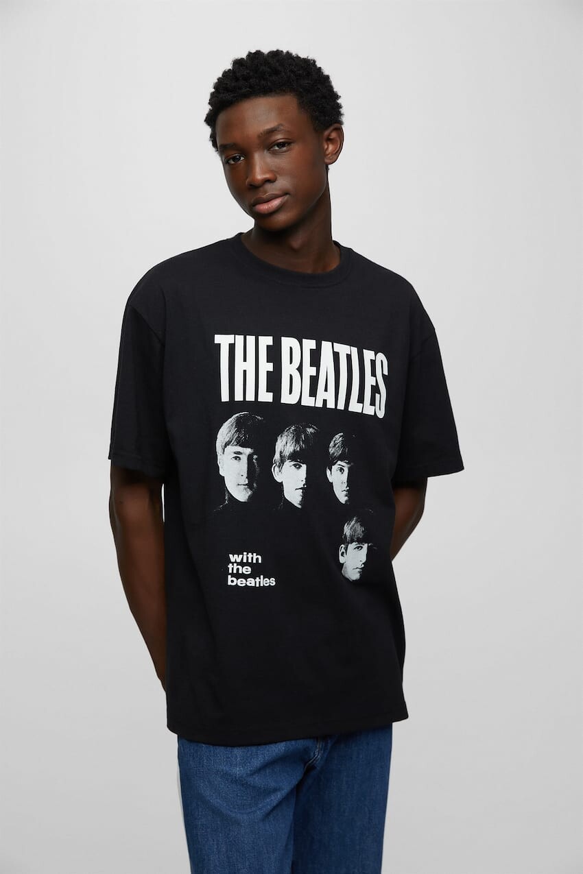 

Черная футболка The Beatles Pull&Bear, черный