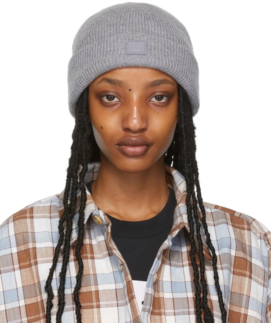 

Серая шапка в рубчик Acne Studios