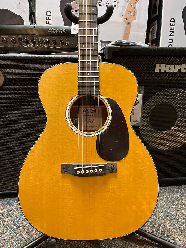 

Martin 000JR 10E Shawn Mendes Natural с сумкой 000JR 10-E Shawn Mendez