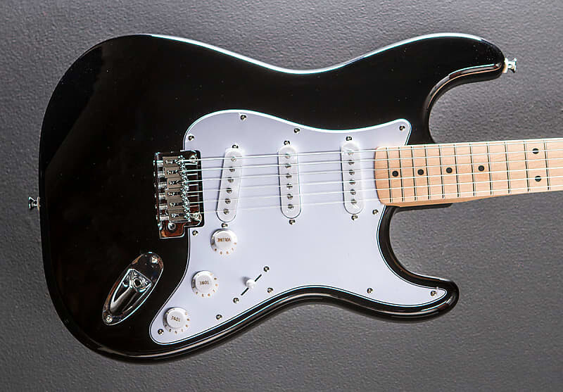 

Stratocaster серии Affinity - черный с кленом Squier Affinity Series Stratocaster - w/Maple