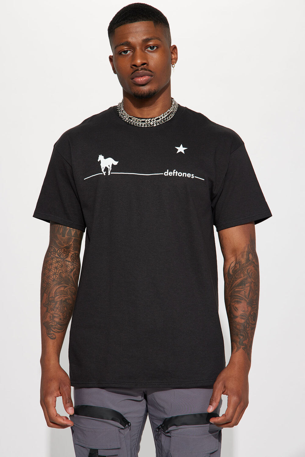 

Футболка Fashion Nova FSHDFT003BLK, черный