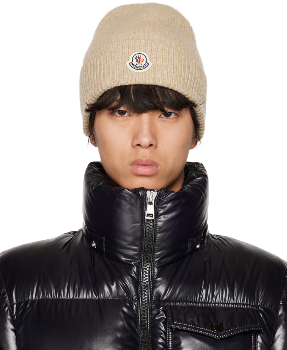 

Бежевая шапка-бини в рубчик Moncler