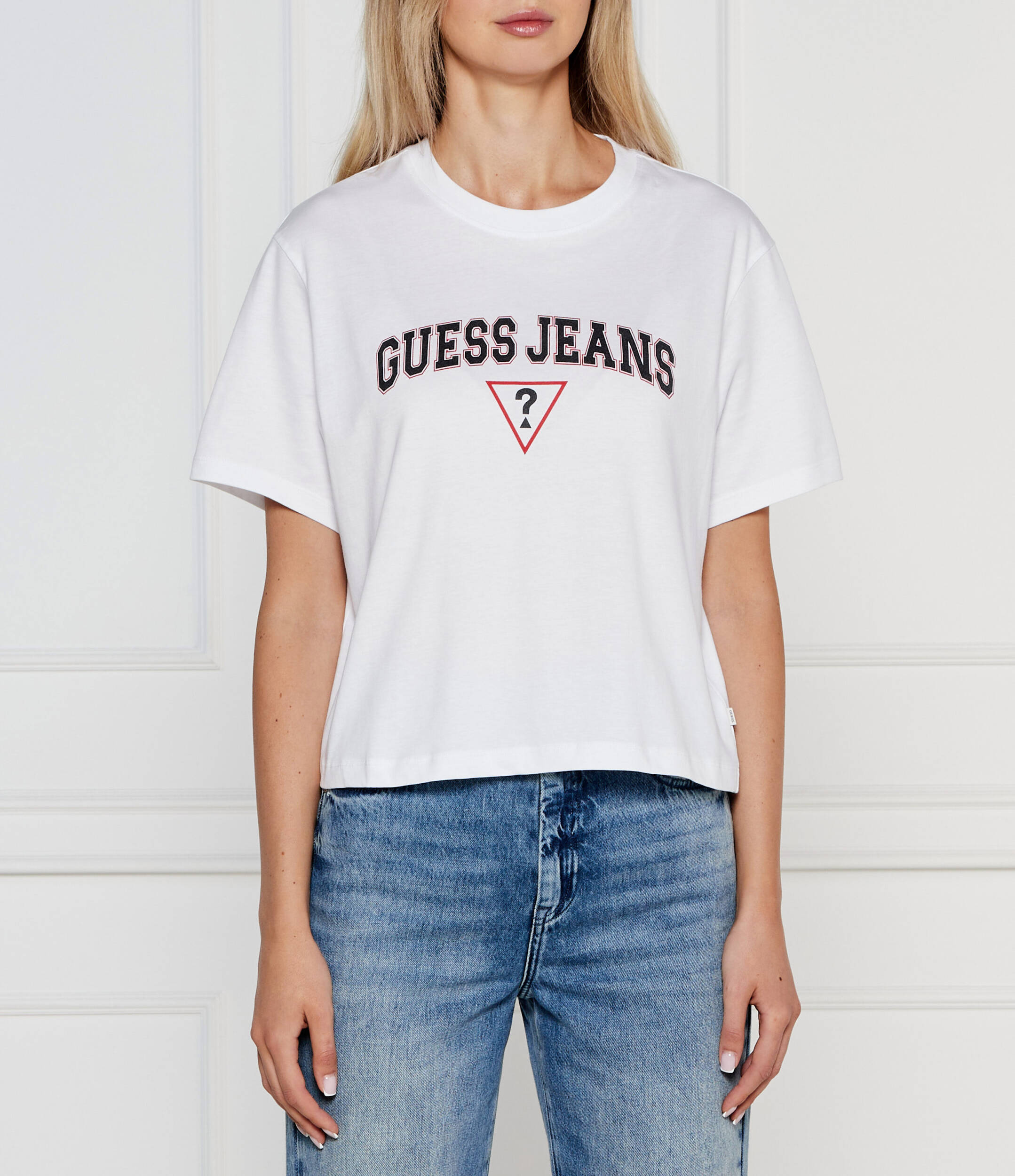 

Футболка Guess Jeans Cropped Fit, белый