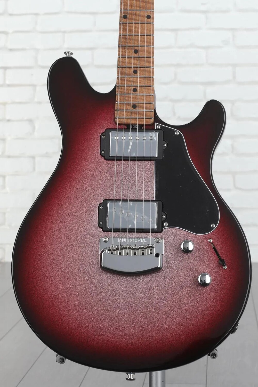 

Электрогитара Ernie Ball Music Man Valentine Tremolo - Maroon Sparkle Burst