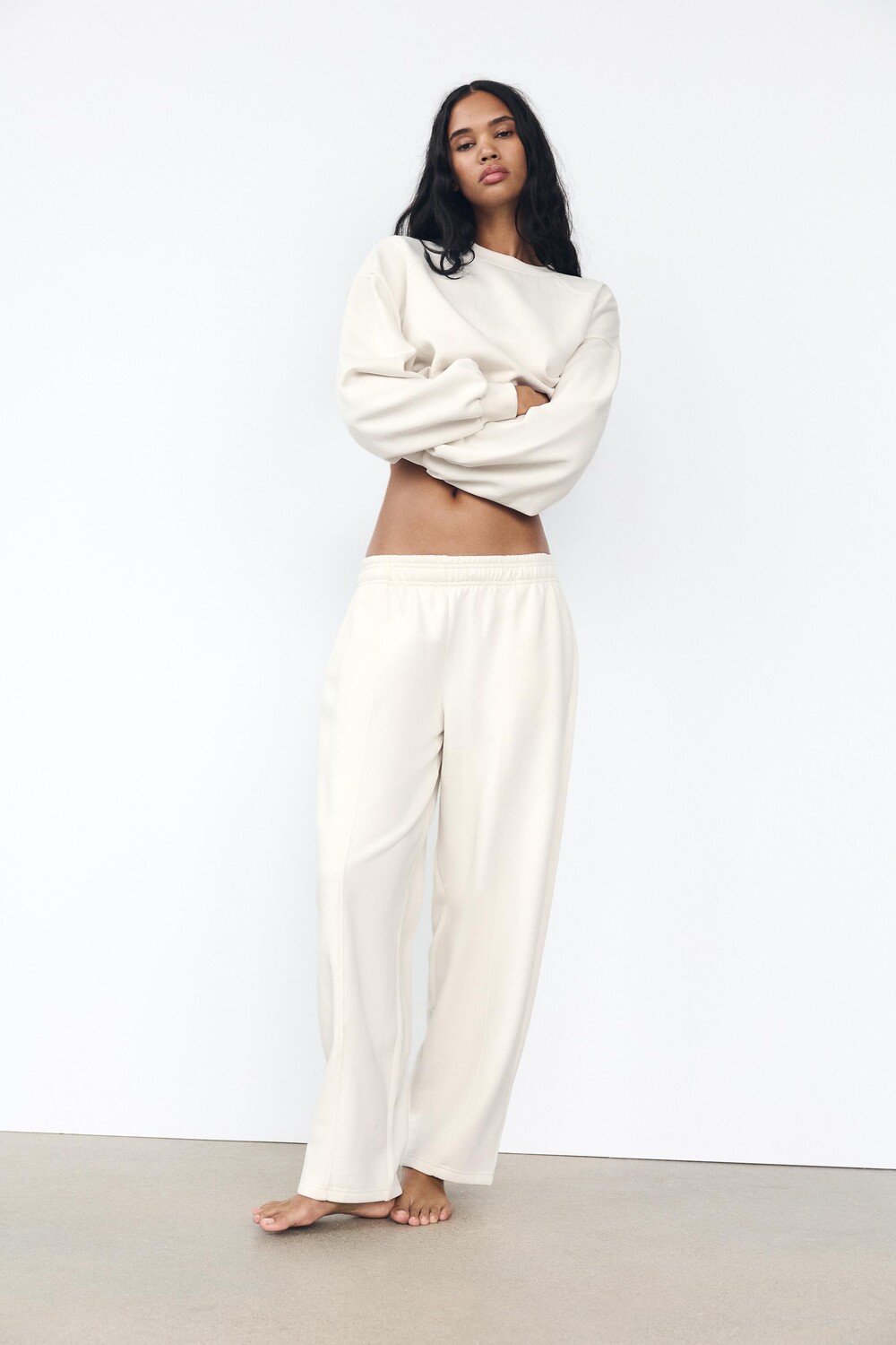 

Базовая плюшевая толстовка ZARA, экрю