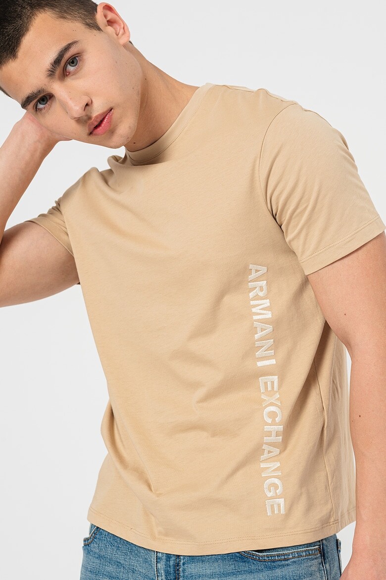 

Футболка с вышитым логотипом Armani Exchange, бежевый