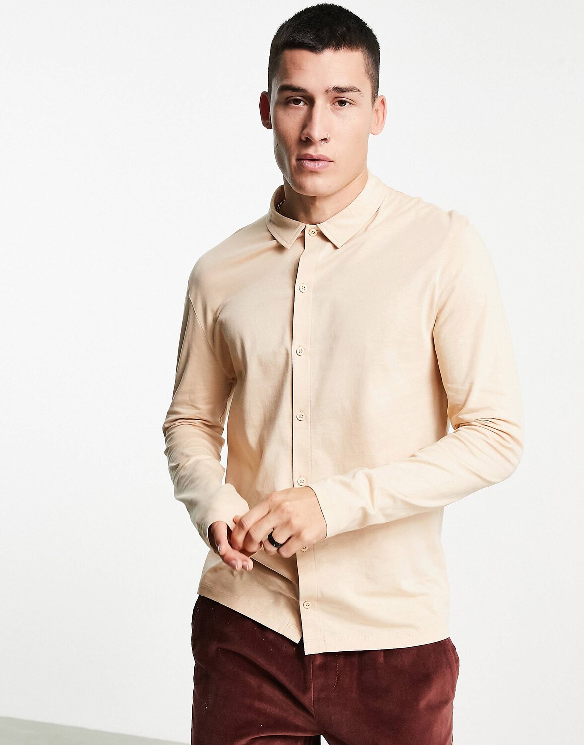 

Бежевая рубашка из джерси с длинными рукавами на пуговицах ASOS DESIGN
