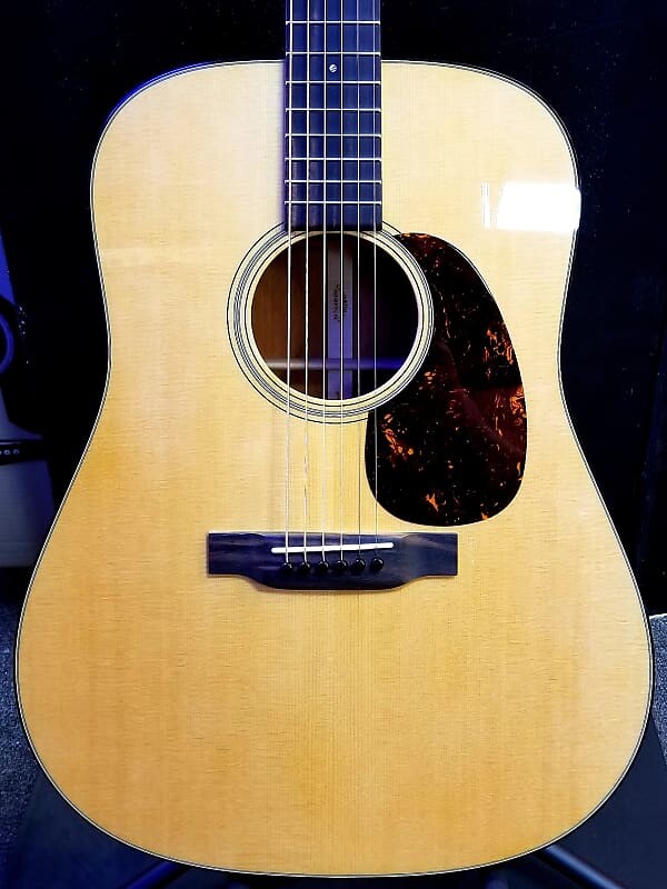 

Гитара Martin Standard Series D-18, натуральный