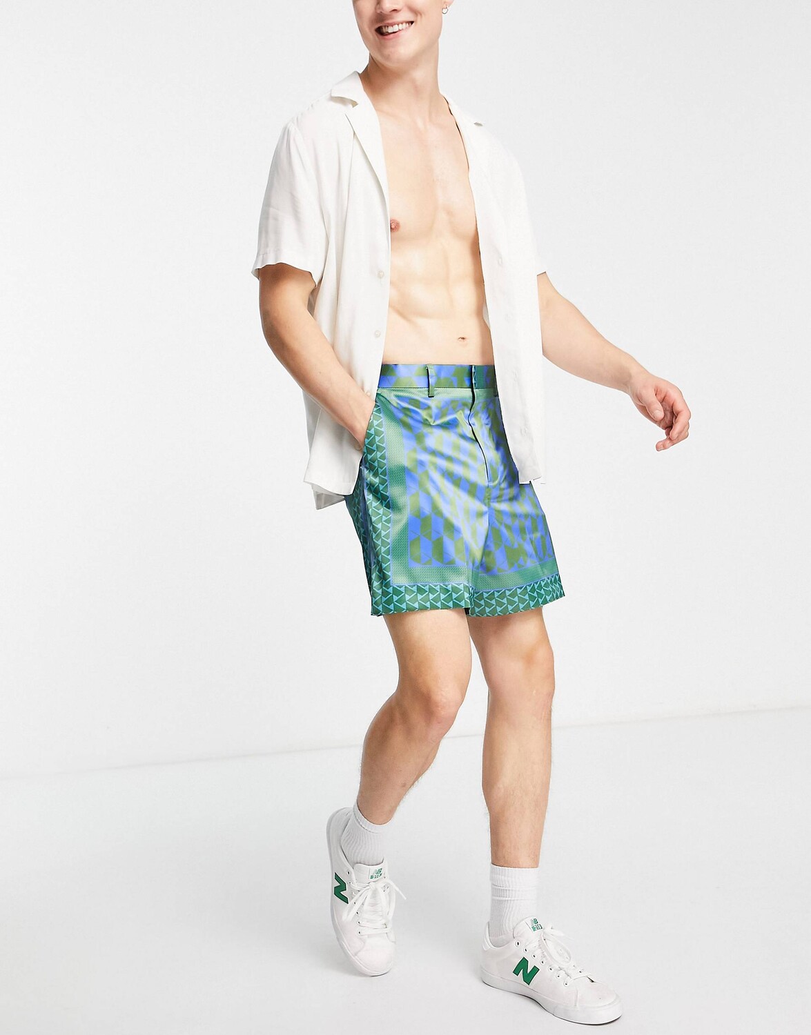 

Укороченные бермуды с атласным принтом ярко-синего цвета ASOS DESIGN