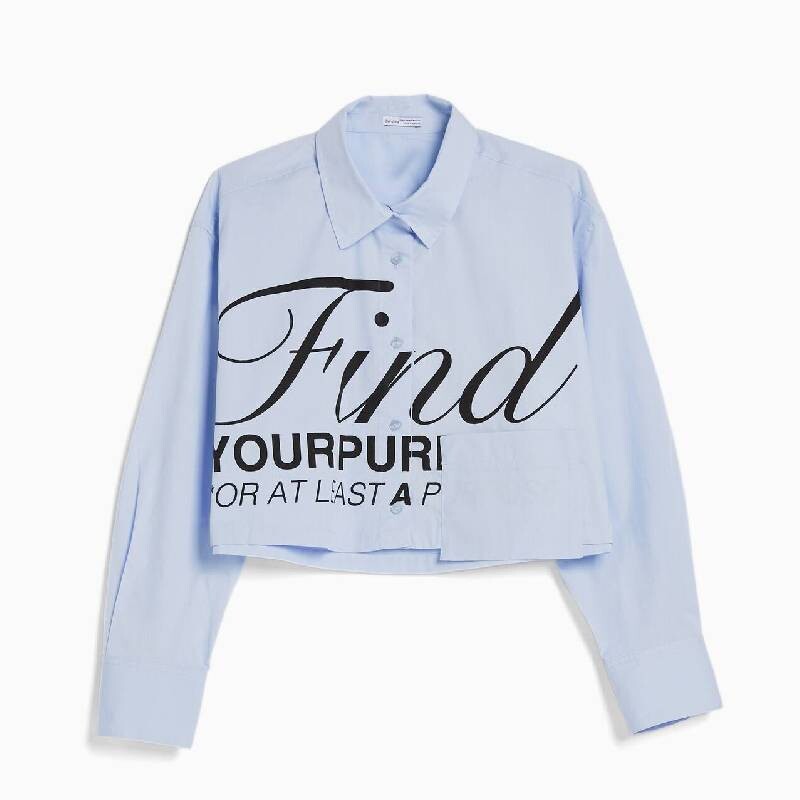 

Рубашка короткая Bershka Cropped Printed Poplin Shirt, голубой