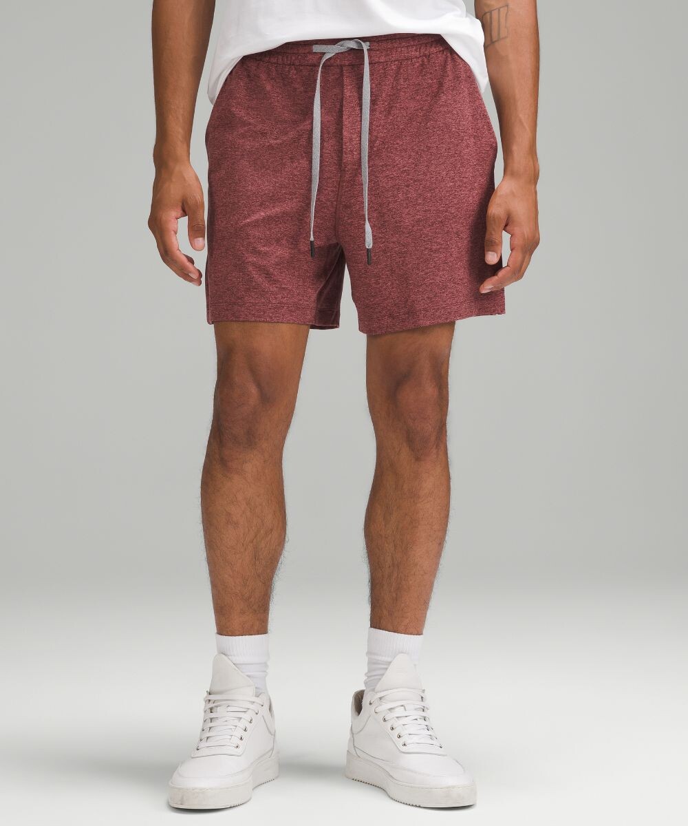 

Короткие шорты из мягкого трикотажа Lululemon