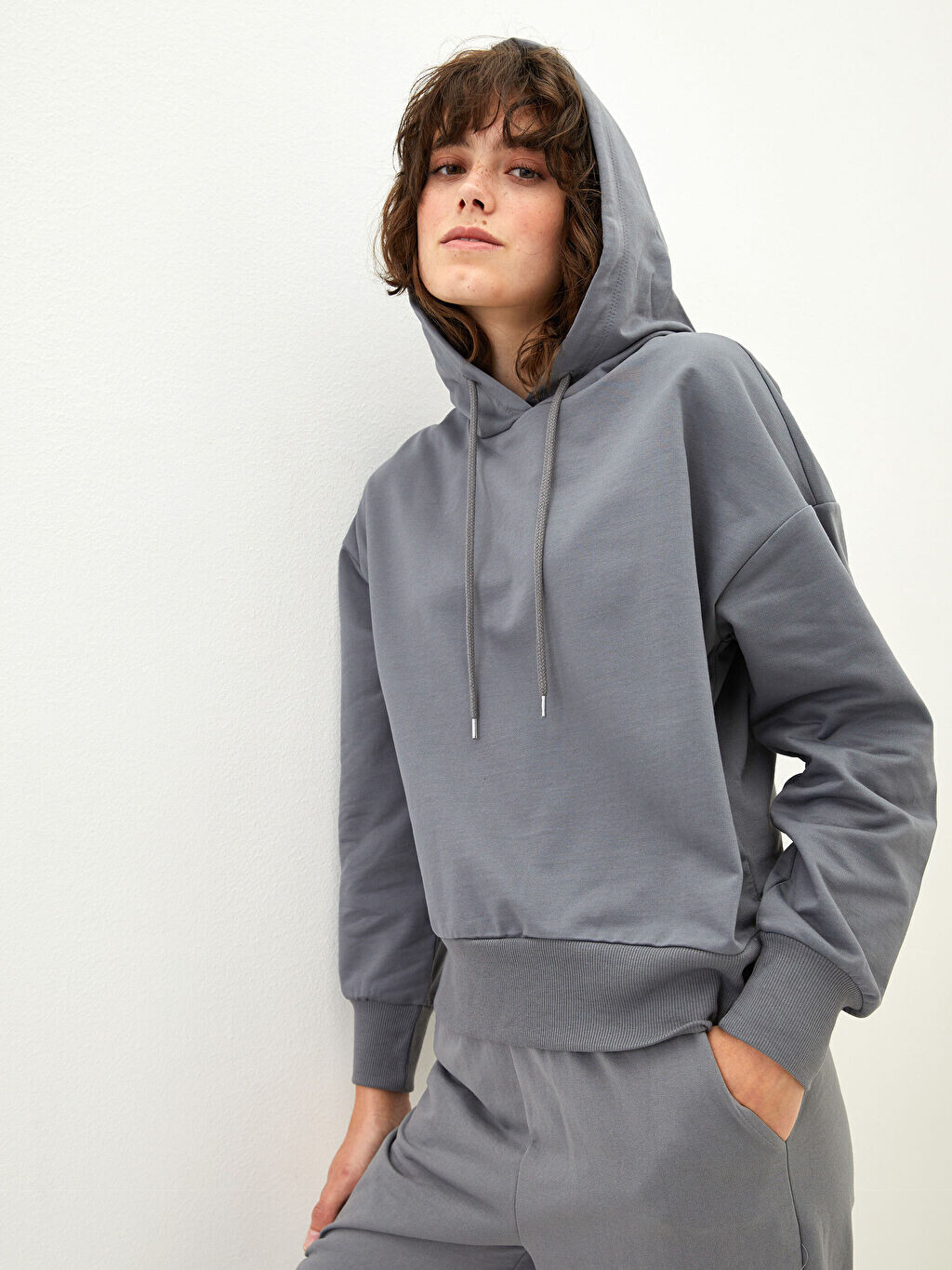 

Женская толстовка с капюшоном однотонная с длинным рукавом LCW Casual