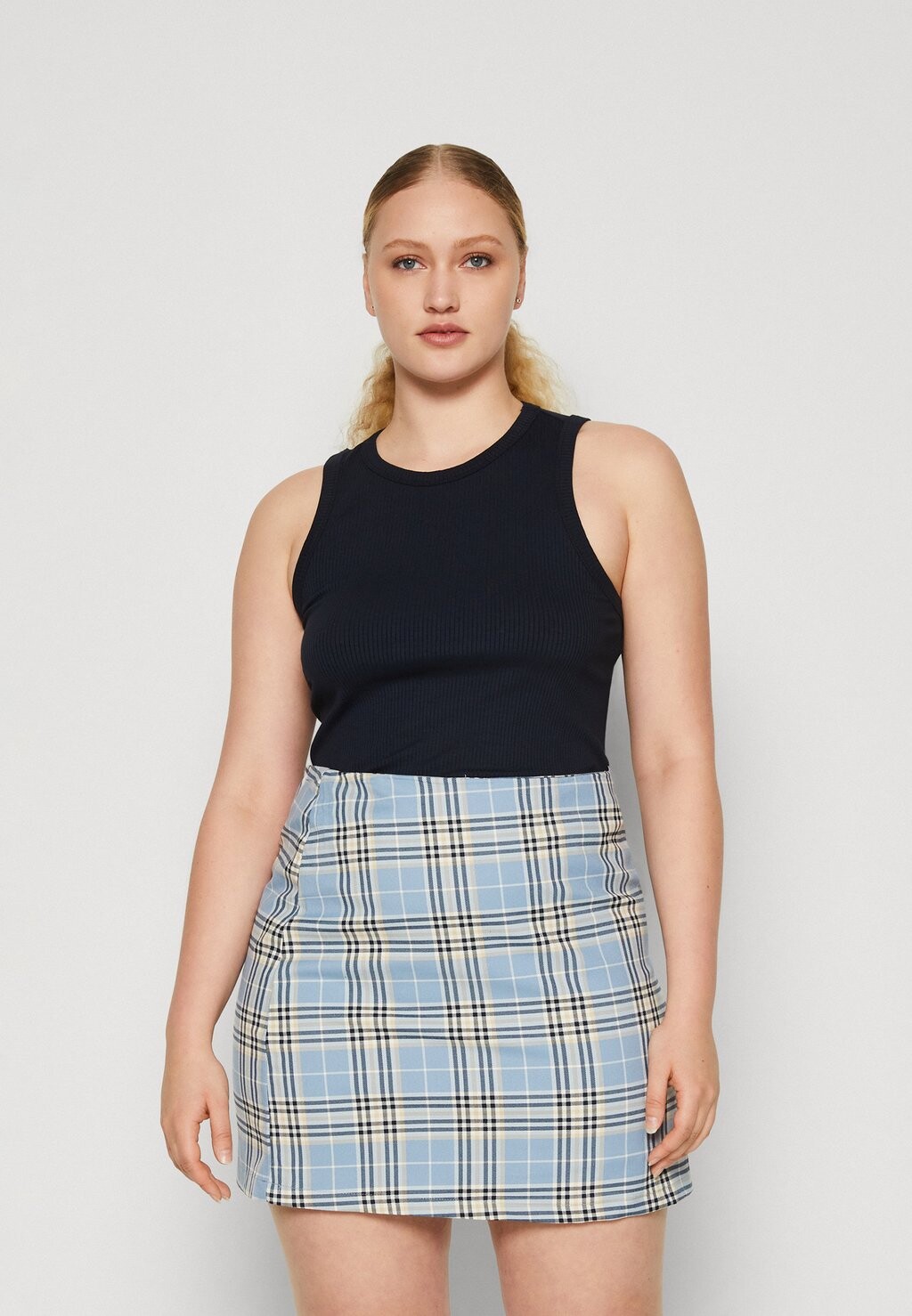 

Топ Tommy Hilfiger