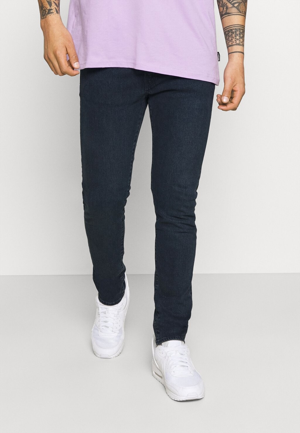 

Джинсы облегающего кроя Levi's
