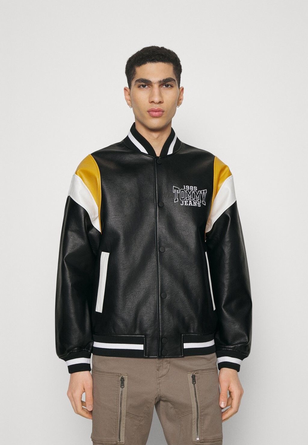

Бомбер Tommy Jeans